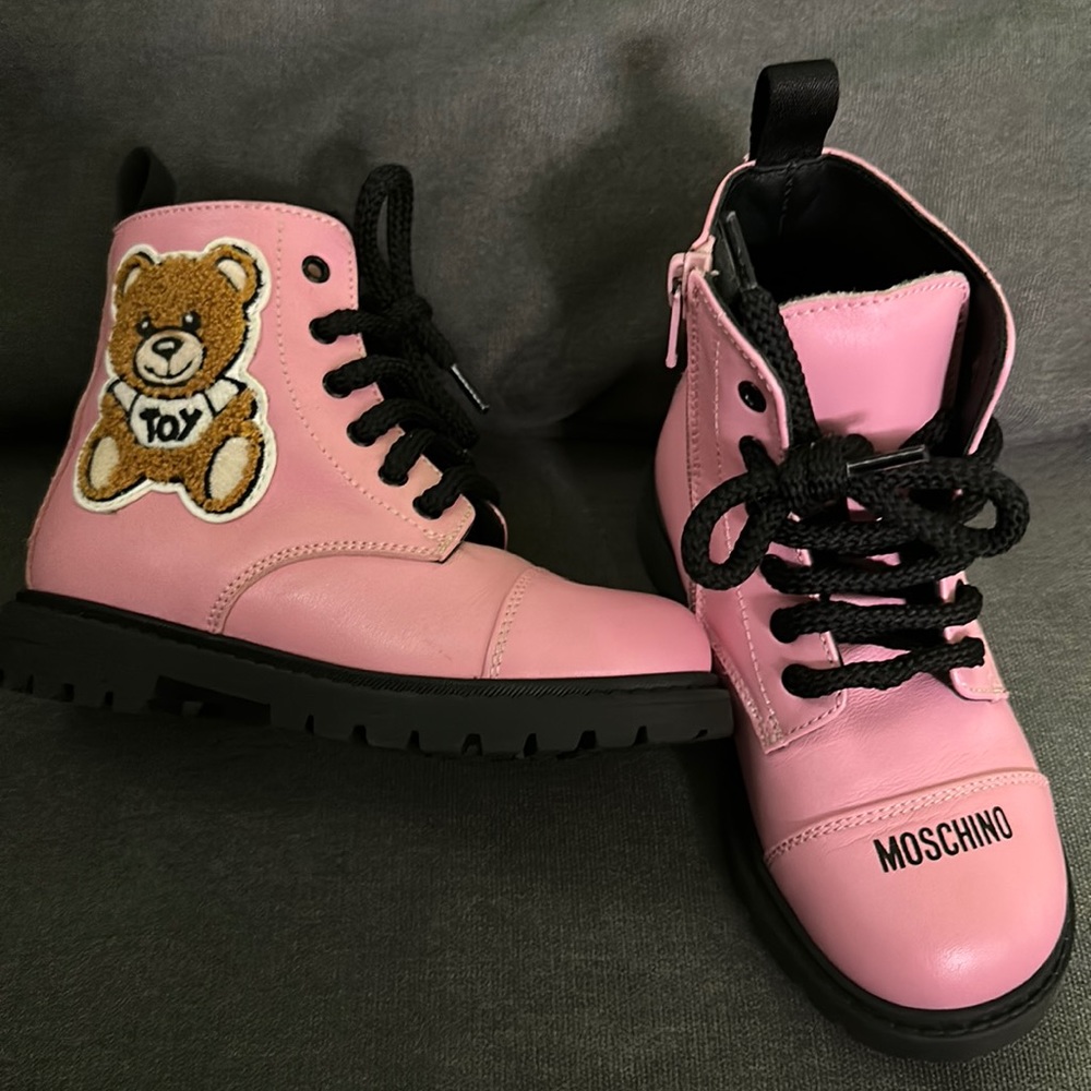 Moschino Kids
logo-print leather ankle boots